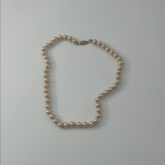 Classic Cream Pearl Necklace - Picture 3 of 16